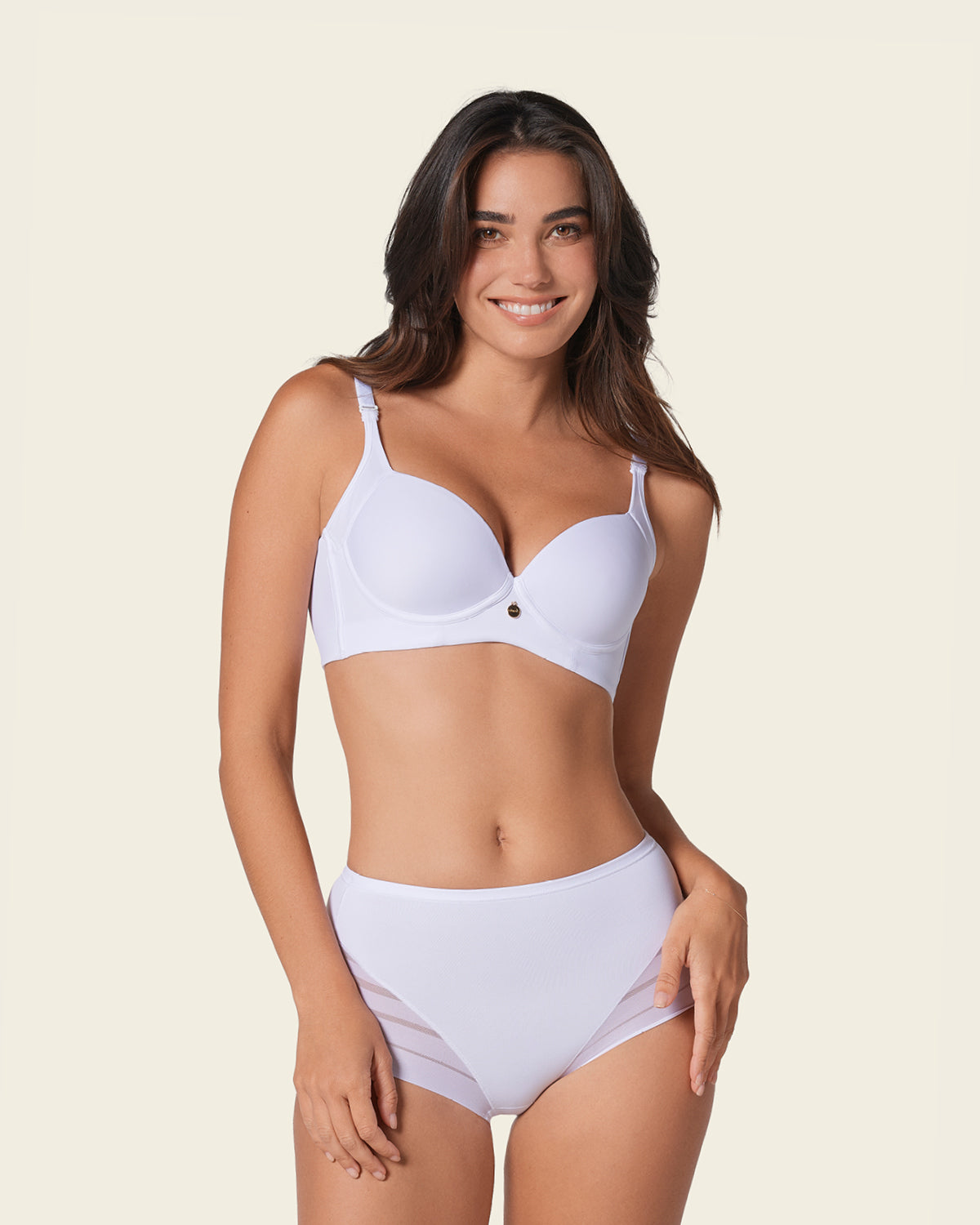 High profile back smoothing bra with soft full coverage cups#color_000-white